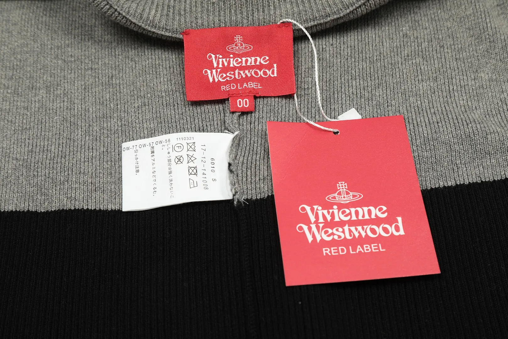 vivienne west wood Vivienne contrasting high-end Korean-style cardigan knitted sweater wool 2024 autumn latest style 🧩 15% merino cotton wool 85% wool blend 🧩Correct Italian 🇮🇹100% wool washed wheat logo Size: S -M- L Color: blue pink black gray